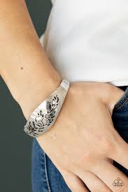 Fond of Florals - silver