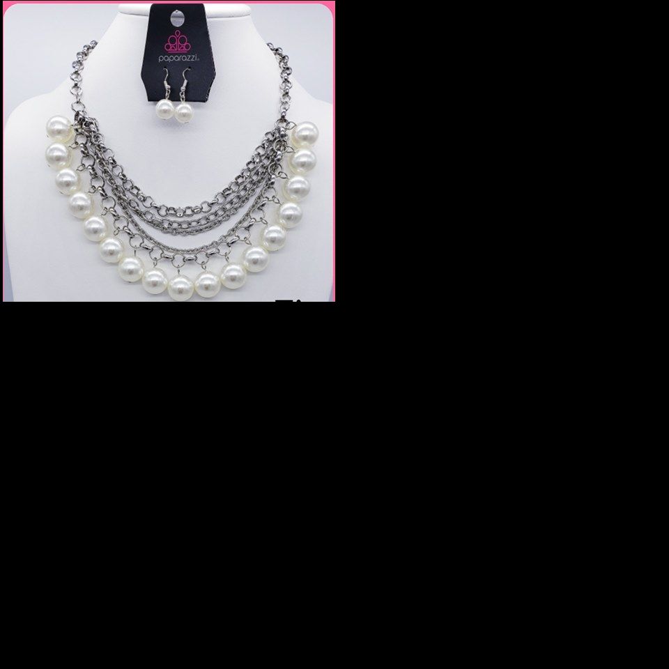 September Fiercely 5th Avenue - Bling Sisters Boutique with The Dilley Girls